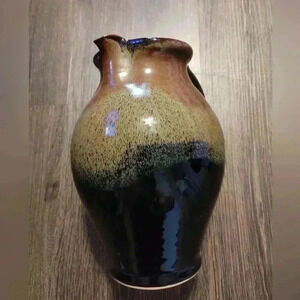 - Beautiful pottery piece